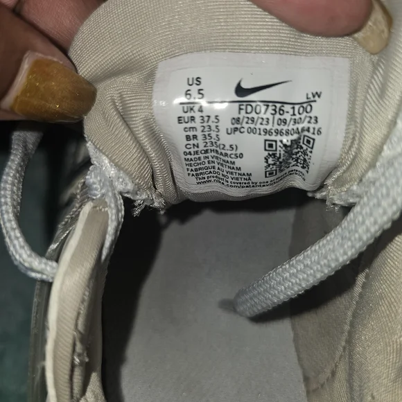 Nike V2K WOMENS 6.5 White and Gray Sneakers - Picture 11 of 11